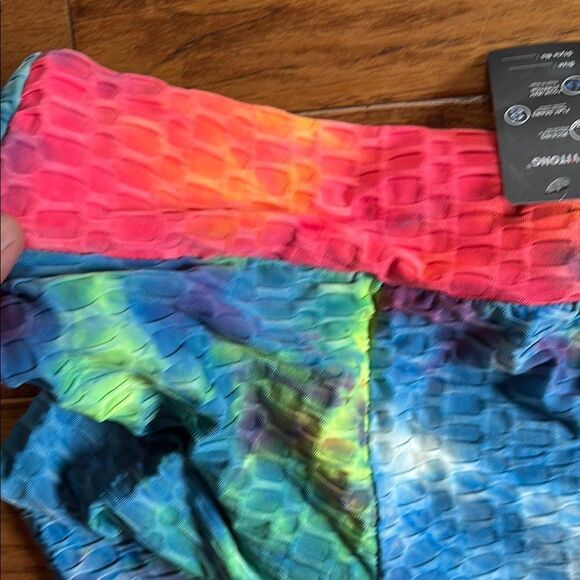 NWT Vibrant Tie-Dye athletic set - Picture 10 of 10